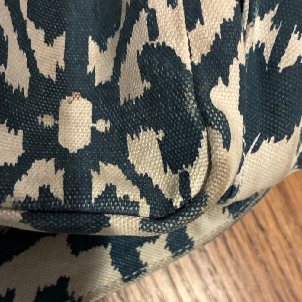 Kavu Navy and White Patterned Sling Bag - Picture 16 of 16